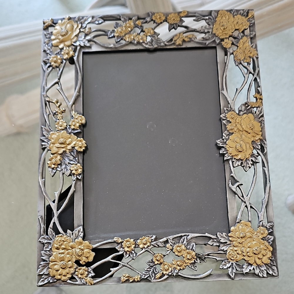 Beautiful Vintage Metal Flowers Picture Frame